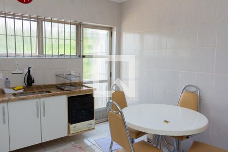 Casa à venda com 228m², 4 quartos e 5 vagasCozinha 