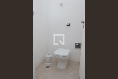 Casa à venda com 228m², 4 quartos e 5 vagasBanheiro 2