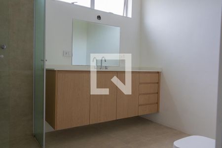 Casa à venda com 228m², 4 quartos e 5 vagasBanheiro 