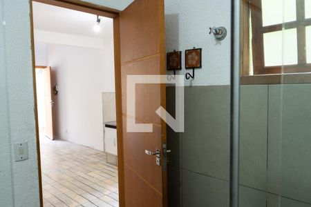 Banheiro de casa para alugar com 1 quarto, 42m² em Jardim Trussardi, São Paulo