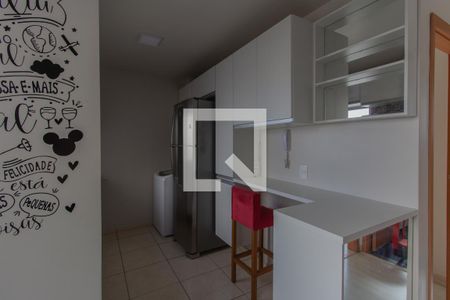 Apartamento para alugar com 42m², 2 quartos e 1 vagaDetalhe da cozinha e área de serviço