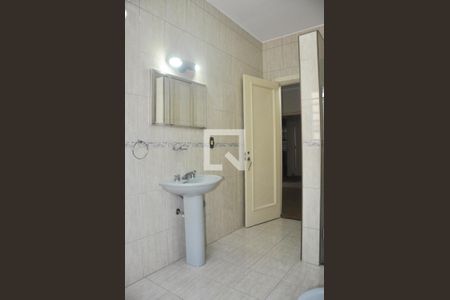 Casa à venda com 240m², 4 quartos e 4 vagasBanheiro 2