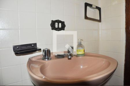 Casa à venda com 240m², 4 quartos e 4 vagasBanheiro 1