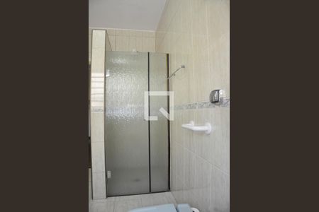 Casa à venda com 240m², 4 quartos e 4 vagasBanheiro 2