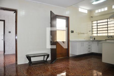 Casa à venda com 240m², 4 quartos e 4 vagasCozinha - Armários