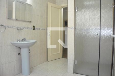 Casa à venda com 240m², 4 quartos e 4 vagasBanheiro 2