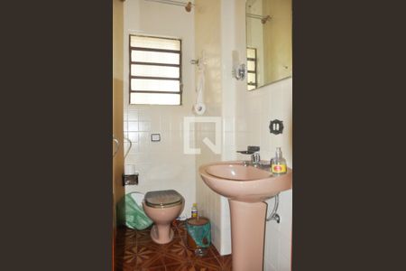 Casa à venda com 240m², 4 quartos e 4 vagasBanheiro 1