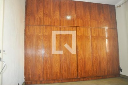 Casa à venda com 240m², 4 quartos e 4 vagasQuarto 3 - Armários