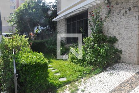 Casa à venda com 240m², 4 quartos e 4 vagasFachada