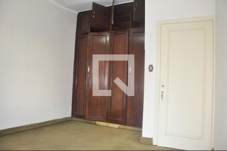 Casa à venda com 240m², 4 quartos e 4 vagasQuarto 4 - Armários