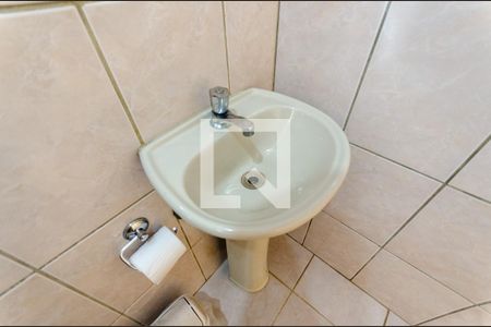 Casa à venda com 100m², 2 quartos e 2 vagas Casa à venda com 100m², 2 quartos e 2 vagasBanheiro de serviço