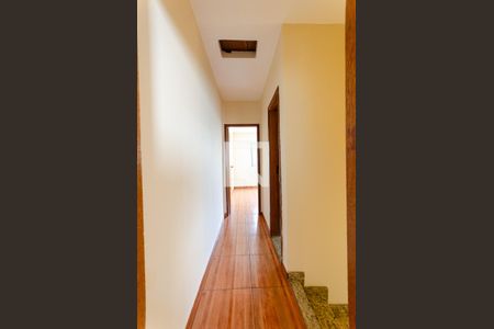 Casa à venda com 100m², 2 quartos e 2 vagas Casa à venda com 100m², 2 quartos e 2 vagasCorredor