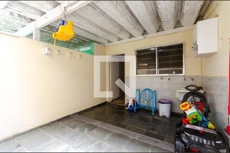 Casa à venda com 100m², 2 quartos e 2 vagas Casa à venda com 100m², 2 quartos e 2 vagasÁrea de Serviço