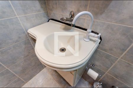 Casa à venda com 100m², 2 quartos e 2 vagas Casa à venda com 100m², 2 quartos e 2 vagasBanheiro