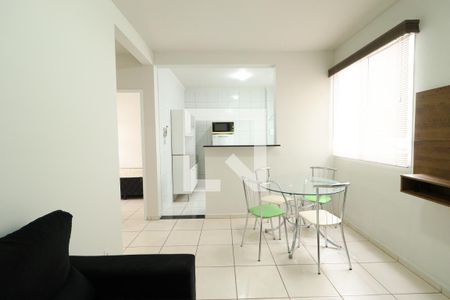 Sala de apartamento para alugar com 2 quartos, 42m² em Gávea, Uberlândia
