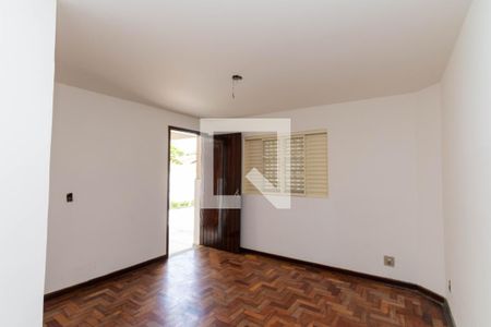 Casa à venda com 328m², 4 quartos e NaN vagas Casa à venda com 328m², 4 quartos e NaN vagasQuarto da edícula