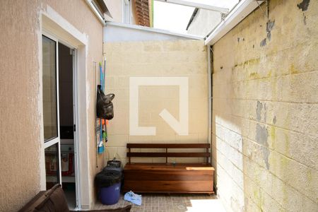 Casa de condomínio à venda com 56m², 2 quartos e 2 vagasQuintal
