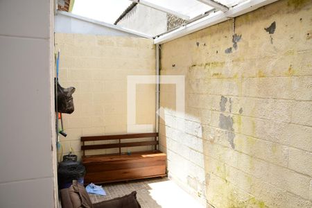 Casa de condomínio à venda com 56m², 2 quartos e 2 vagasQuintal