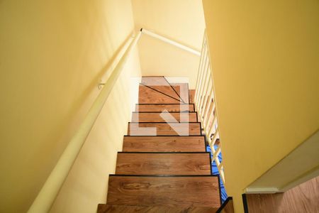 Casa de condomínio à venda com 56m², 2 quartos e 2 vagasEscadas