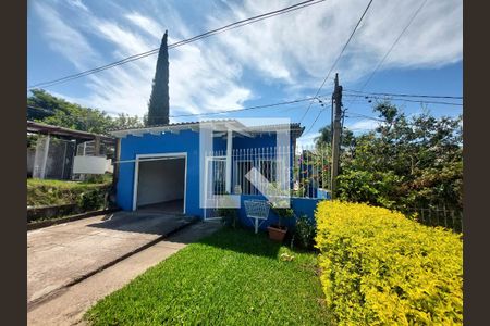 Casa à venda com 120m², 2 quartos e 1 vaga Casa à venda com 120m², 2 quartos e 1 vagaFachada