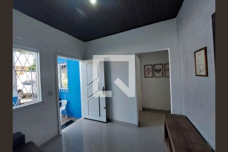 Sala de casa à venda com 2 quartos, 120m² em Cavalhada, Porto Alegre