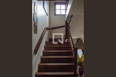 Escada de casa à venda com 4 quartos, 180m² em Campo Novo, Porto Alegre