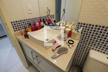 Apartamento à venda com 84m², 2 quartos e 1 vaga Apartamento à venda com 84m², 2 quartos e 1 vagaBanheiro