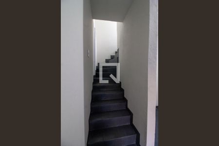 Escada de casa para alugar com 1 quarto, 70m² em Jardim Palmira, Guarulhos