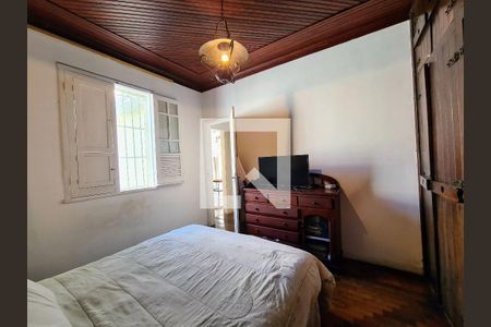 Quarto 1 de casa à venda com 3 quartos, 200m² em Floresta, Belo Horizonte