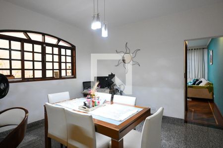 Casa à venda com 188m², 3 quartos e 2 vagasSala