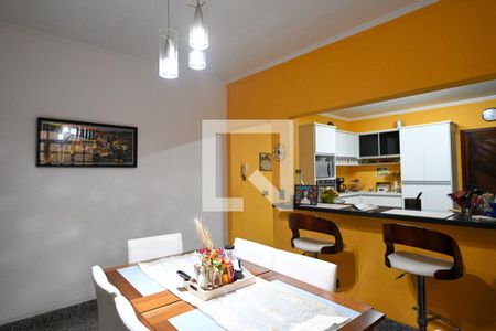 Casa à venda com 188m², 3 quartos e 2 vagasSala