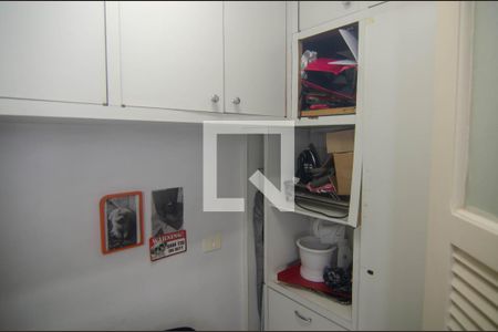 Apartamento à venda com 216m², 3 quartos e 1 vagaÁrea de Serviço