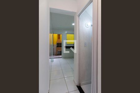 Corredor de casa de condomínio para alugar com 2 quartos, 70m² em Vila Taquari, São Paulo