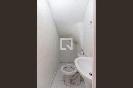 Lavabo de casa de condomínio para alugar com 2 quartos, 70m² em Vila Taquari, São Paulo