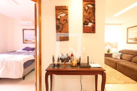 Corredor  de apartamento para alugar com 2 quartos, 60m² em Segismundo Pereira, Uberlândia