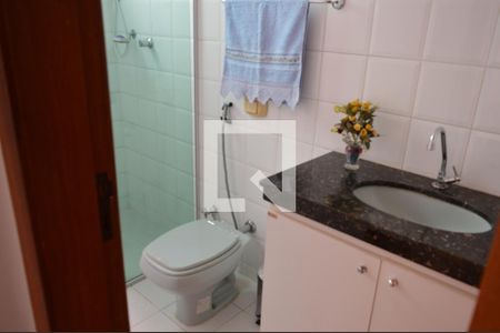 Banheiro da Suíte de apartamento para alugar com 3 quartos, 80m² em Parque Recreio, Contagem