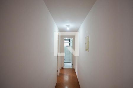 Corredor de apartamento para alugar com 2 quartos, 56m² em Parque Taboão, Taboão da Serra