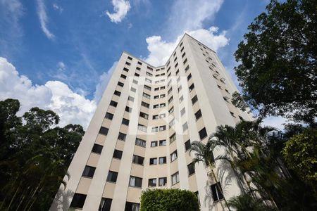 Apartamento para alugar com 56m², 2 quartos e 1 vaga Apartamento para alugar com 56m², 2 quartos e 1 vagaFachada