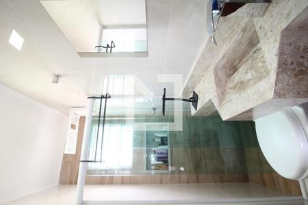 Casa de condomínio à venda com 120m², 3 quartos e 2 vagasBanheiro da Suíte