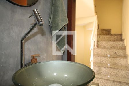 Casa de condomínio à venda com 120m², 3 quartos e 2 vagaslavabo 