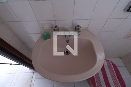 Casa à venda com 120m², 4 quartos e 6 vagasBanheiro 2