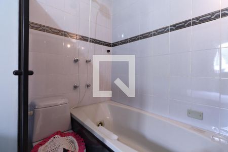 Casa à venda com 120m², 4 quartos e 6 vagasBanheiro da Suíte 1