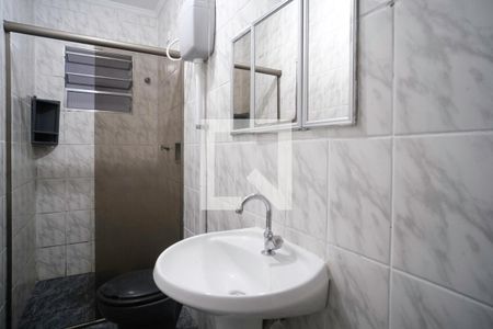 Banheiro de casa para alugar com 1 quarto, 40m² em Jardim Eliane, São Paulo