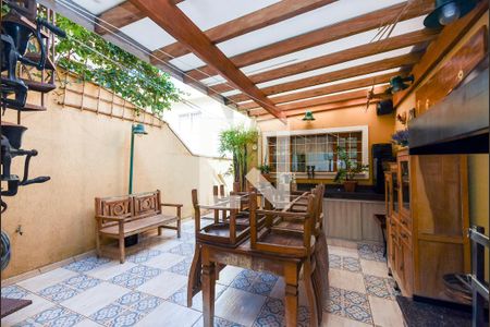 Casa à venda com 160m², 2 quartos e 2 vagas Casa à venda com 160m², 2 quartos e 2 vagasÁrea externa