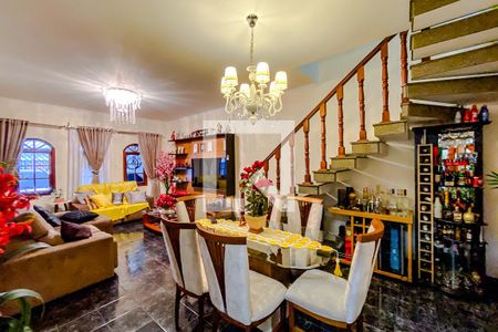 Sala de casa à venda com 4 quartos, 267m² em Vila Canero, São Paulo