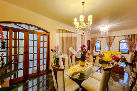 Sala de casa à venda com 4 quartos, 267m² em Vila Canero, São Paulo