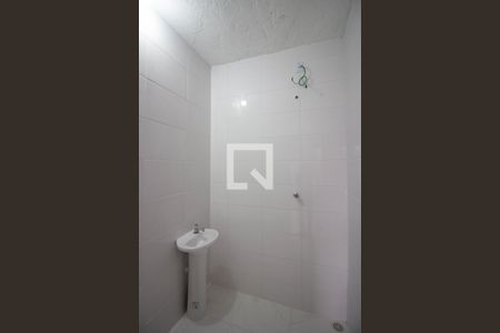 Banheiro de casa para alugar com 1 quarto, 70m² em Parque Guarani, São Paulo