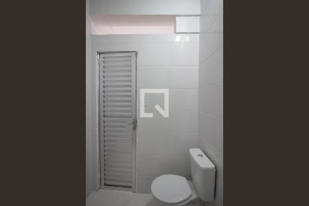 Banheiro de casa para alugar com 1 quarto, 70m² em Parque Guarani, São Paulo
