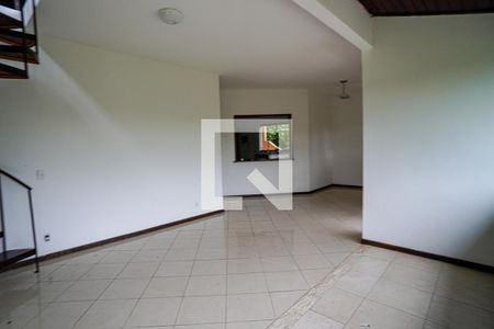 Sala de casa de condomínio à venda com 4 quartos, 358m² em Piratininga, Niterói