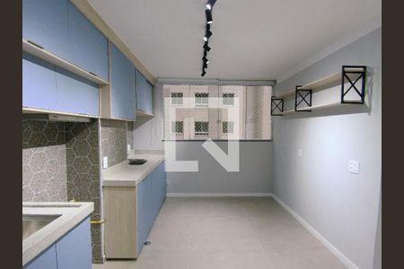 Cozinha e sala integrada  de apartamento para alugar com 2 quartos, 43m² em Vila das Bandeiras, Guarulhos